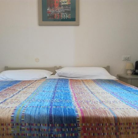 Albergo Dei 10 Colori Прокио Екстериор снимка