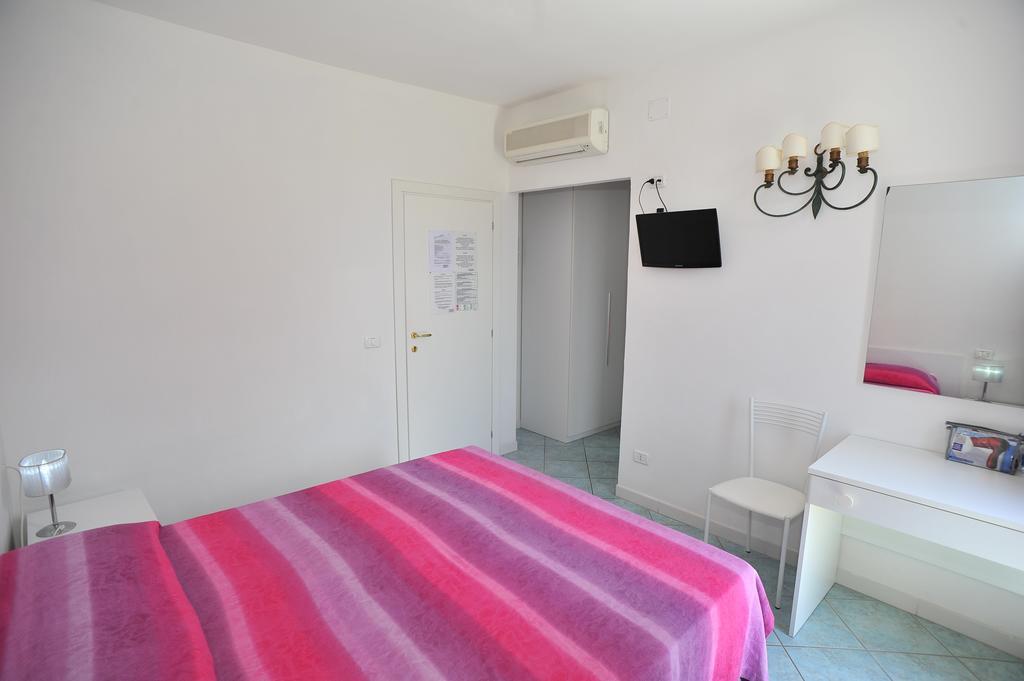 Albergo Dei 10 Colori Прокио Екстериор снимка