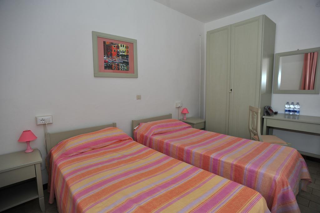 Albergo Dei 10 Colori Прокио Екстериор снимка